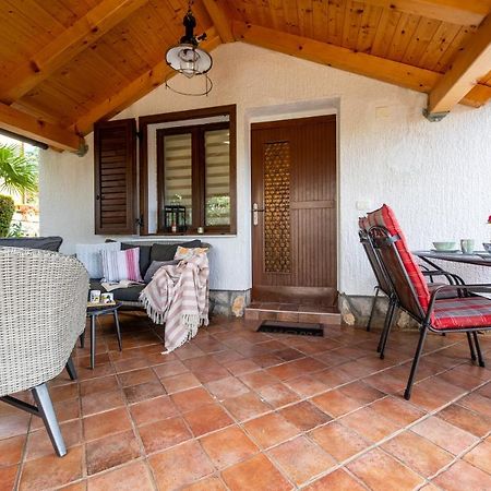 Apartman "Ela" Njivice Luaran gambar