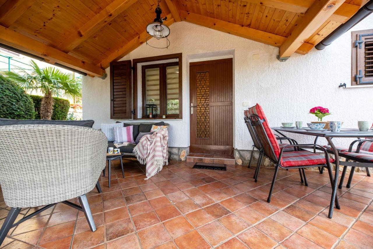 Apartman "Ela" Njivice Luaran gambar