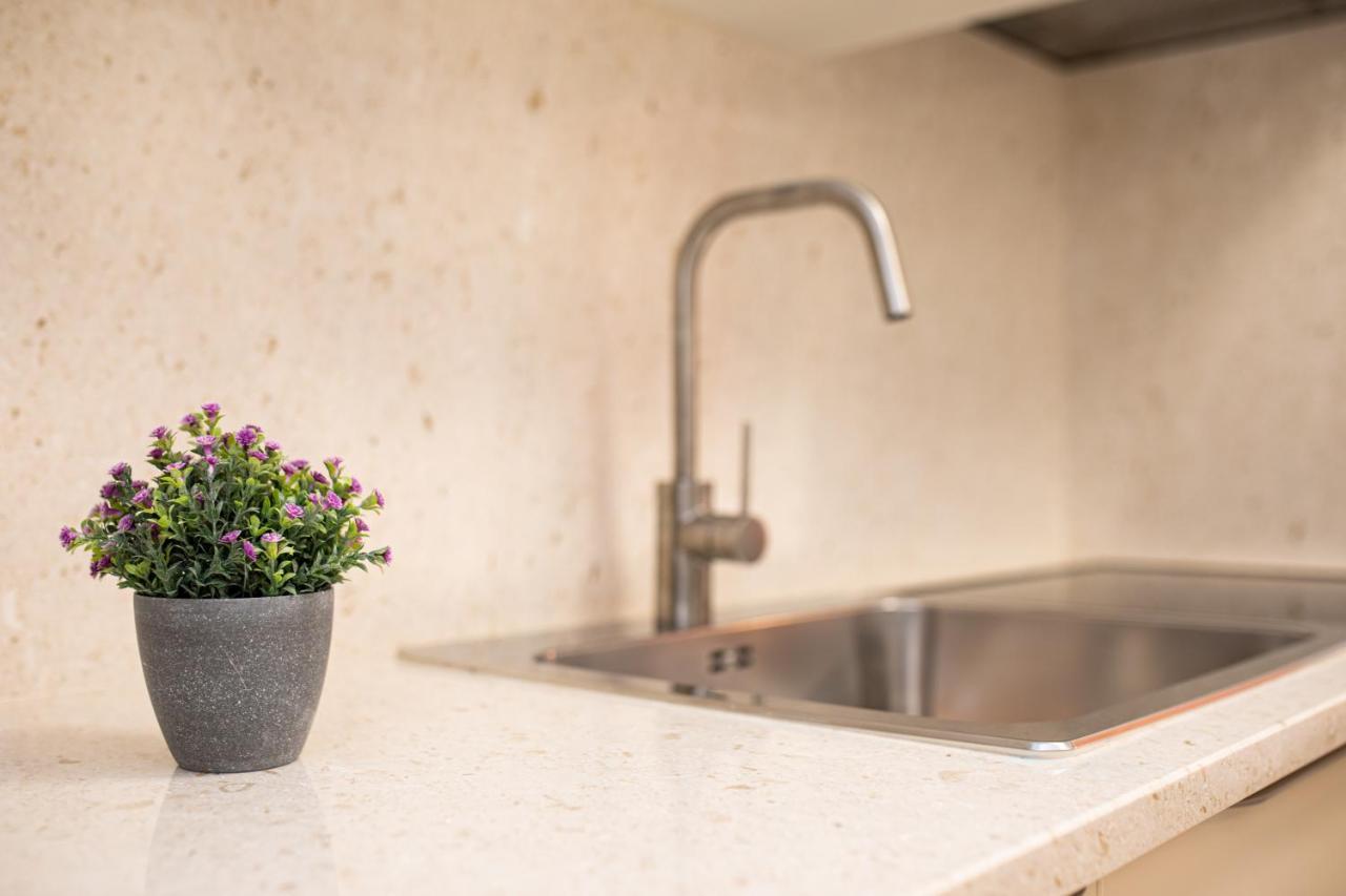 Apartman "Ela" Njivice Luaran gambar