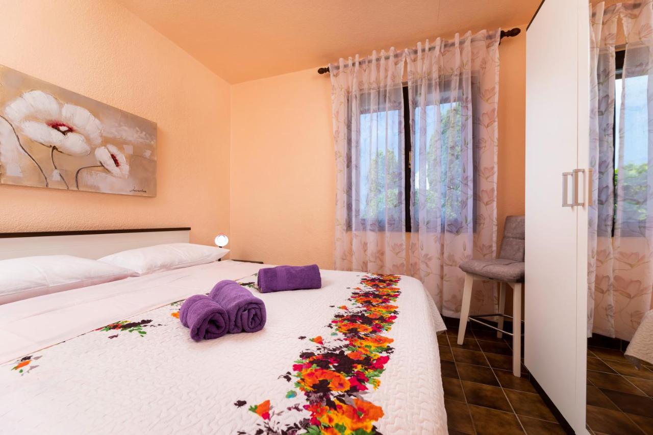 Apartman "Ela" Njivice Luaran gambar