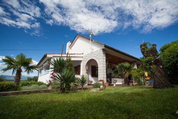 Apartman "Ela" Njivice Luaran gambar