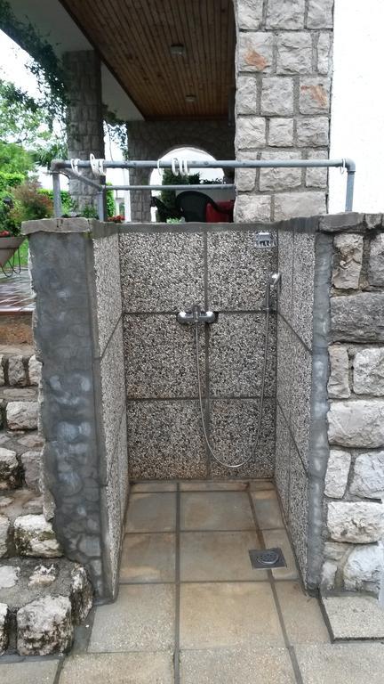 Apartman "Ela" Njivice Luaran gambar