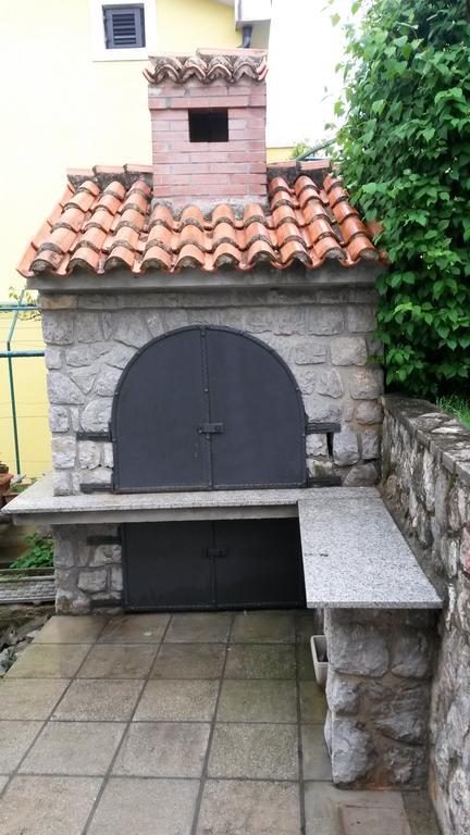 Apartman "Ela" Njivice Luaran gambar