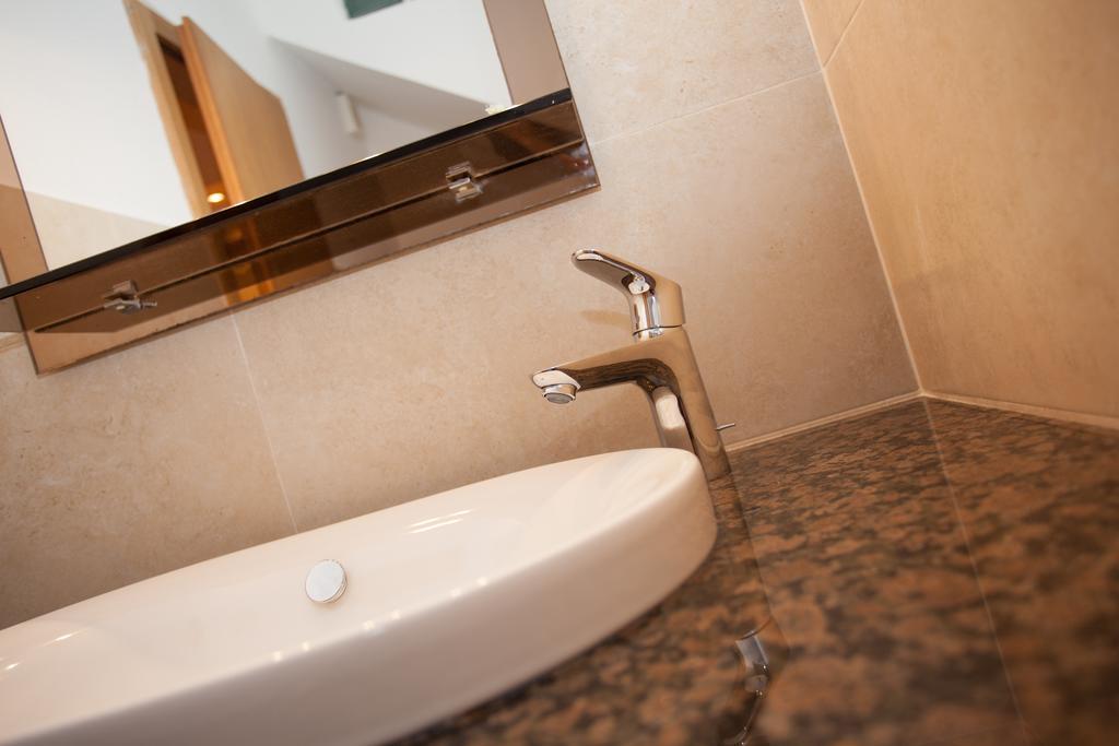 Apartman "Ela" Njivice Luaran gambar
