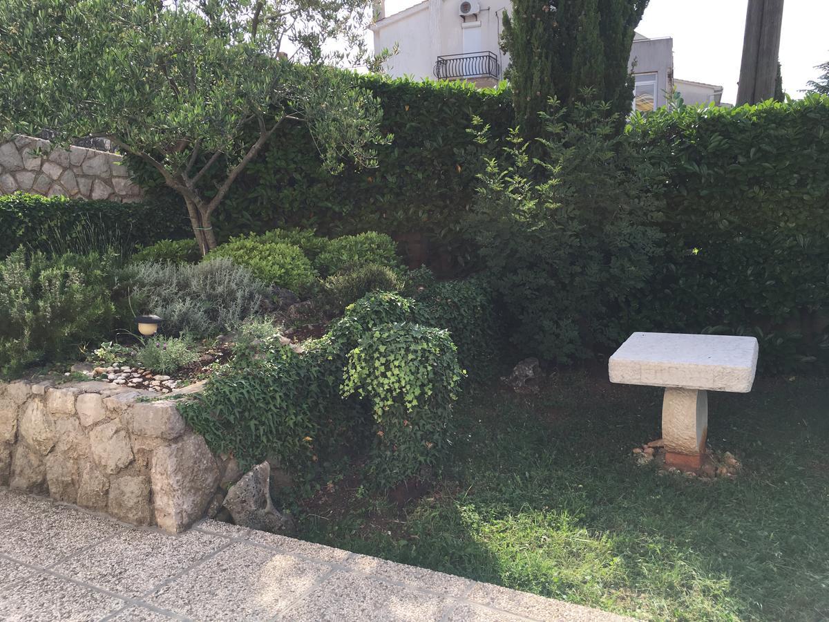 Apartman "Ela" Njivice Luaran gambar