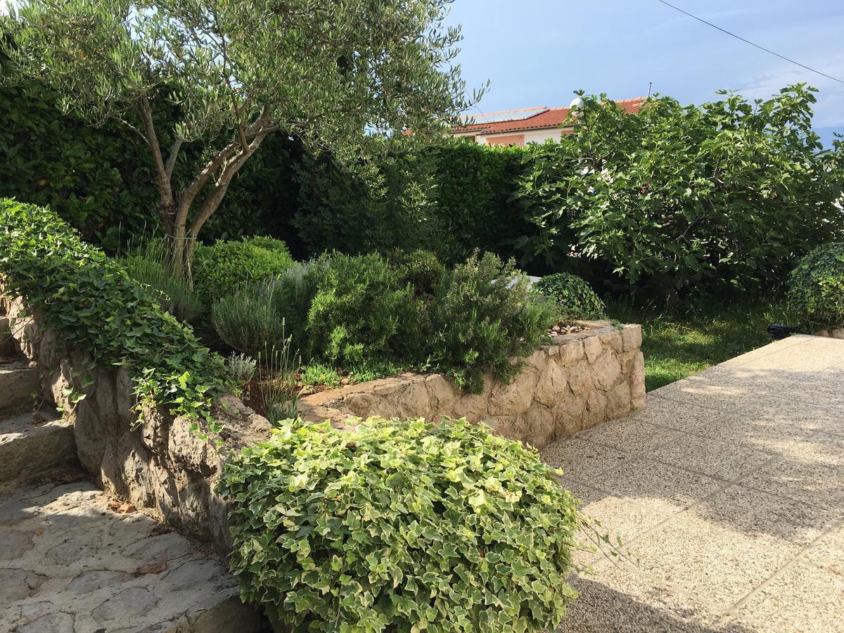 Apartman "Ela" Njivice Luaran gambar