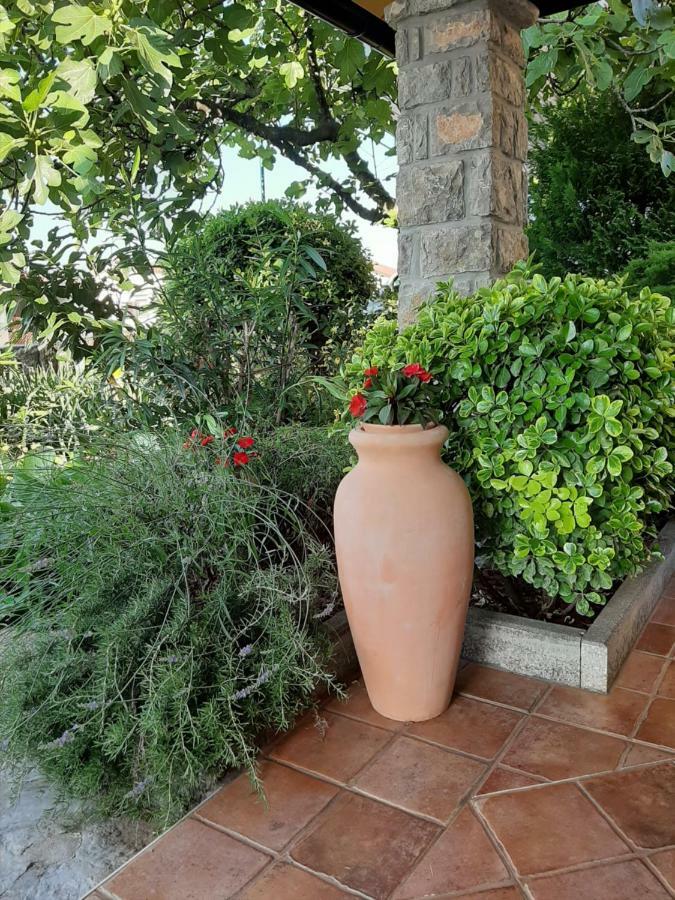 Apartman "Ela" Njivice Luaran gambar